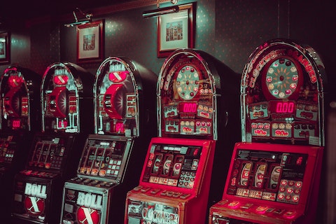 Slot Machine i a Dark Room